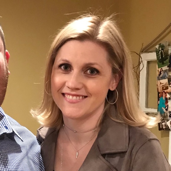 Meet your Posher, Lauren - Picture 1 of 1